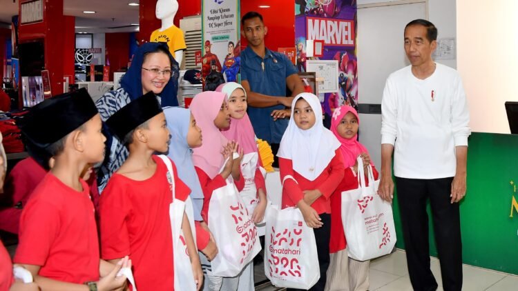 Presiden Jokowi Bagi Kebahagiaan Lebaran Bersama Anak Yatim Piatu