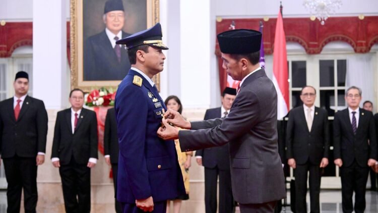 Presiden Jokowi Lantik M. Tonny Harjono sebagai KSAU di Istana Negara