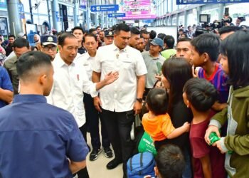 Presiden Jokowi Tinjau Arus Mudik Lebaran di Stasiun Pasar Senen