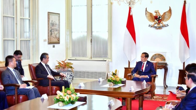 Presiden Jokowi dan Menlu Wang Yi Bahas Kerja Sama Ekonomi dan Situasi Timur Tengah