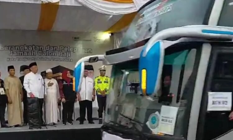 Wali Kota Benyamin Lepas Jemaah Haji Kloter 13
