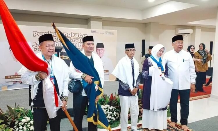 Lepas Jemaah Haji Tangsel Kloter Pertama, Benyamin: Jadilah Tamu Allah yang Baik