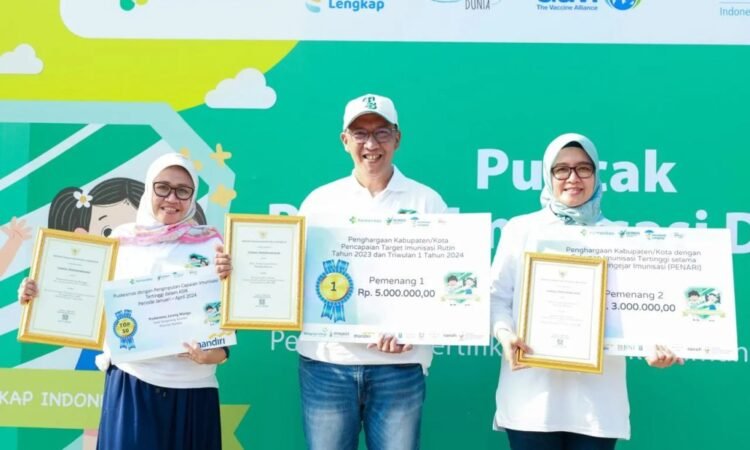 Pemkot Tangsel Borong Tiga Penghargaan Terbaik Capaian Imunisasi dari Kemenkes RI