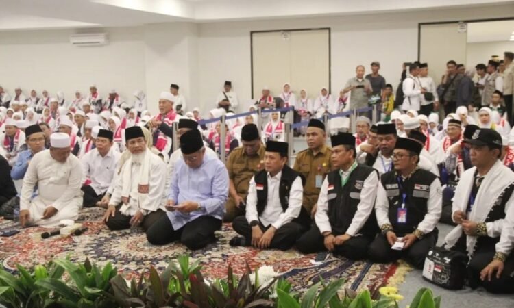 Benyamin Lepas Calon Jemaah Haji Kloter 24 JKG Asal Tangsel