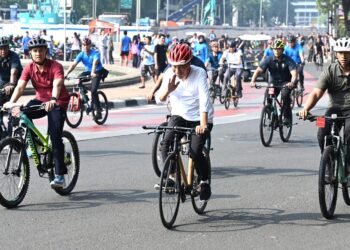 Bersepeda di Kawasan Sudirman-Thamrin, Presiden Jokowi Olahraga Bersama Masyarakat