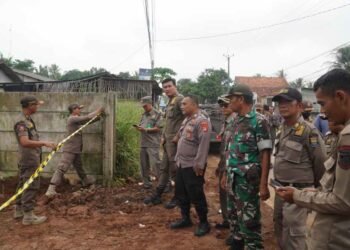 Ganggu Kenyamanan Warga, Satpol PP Kabupaten Tangerang Segel Aktivitas Kupasan Tanah di Tigaraksa