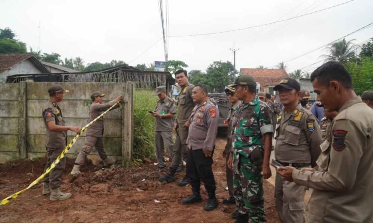 Ganggu Kenyamanan Warga, Satpol PP Kabupaten Tangerang Segel Aktivitas Kupasan Tanah di Tigaraksa