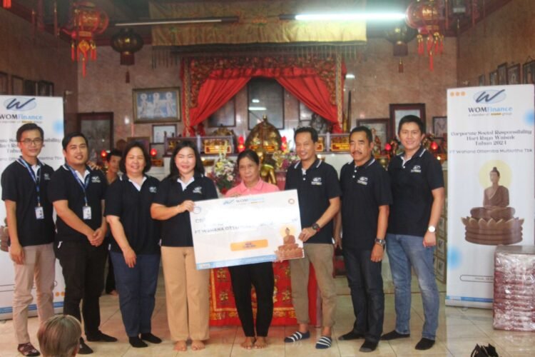 Hari Raya Waisak, WOM Finance Berikan Bantuan ke Vihara Amaravati