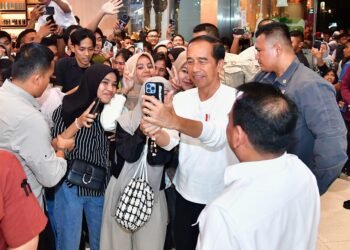 Minggu Malam, Presiden Jokowi Sapa Warga Kendari dan Santap Nasi Goreng