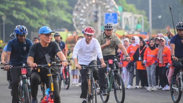 Minggu Pagi, Presiden Jokowi Bersepeda di Kawasan Sudirman-Thamrin