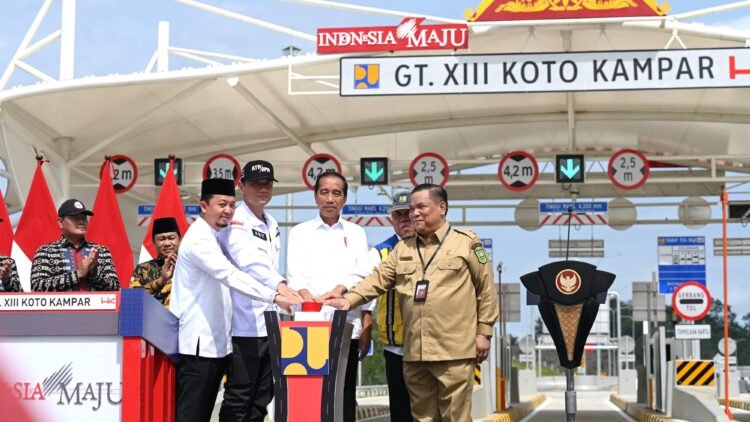 Presiden Jokowi Resmikan Jalan Tol Pekanbaru-Padang Seksi Bangkinang-Koto Kampar dan IJD di Riau