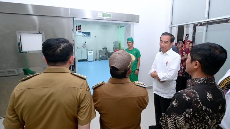 Presiden Jokowi Tinjau RSUD Rupit, Tekankan Peningkatan Infrastruktur Listrik