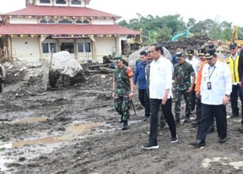 Presiden dan Ibu Iriana Tinjau Area Terdampak Longsor dan Banjir Bandang di Agam
