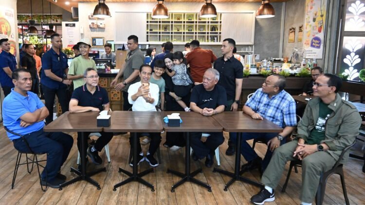 Saat Warga Lombok Bersua Presiden Jokowi di Epicentrum Mall