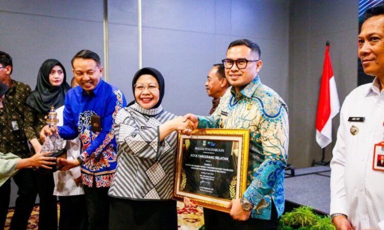 Tangsel Raih Penghargaan Paritrana Award dari BPJS Ketenagakerjaan