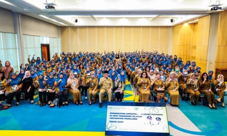 Benyamin Naikkan Insentif Kader Posyandu di Tangsel