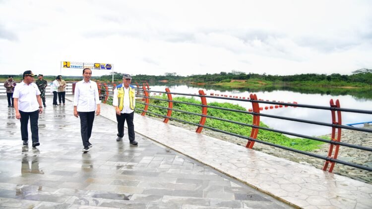 Presiden Joko Widodo Resmikan Bendungan Sepaku Semoi untuk Jamin Pasokan Air Bersih di IKN