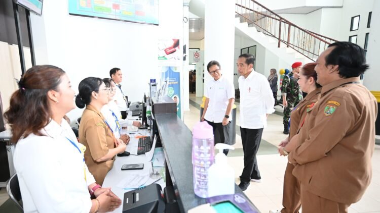 Presiden Jokowi Tinjau Kesiapan RSUD Tamiang Layang Terima Peralatan Medis Modern