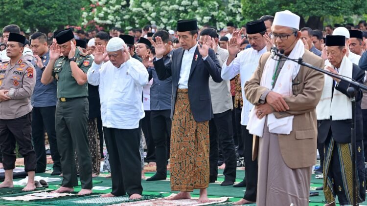 Presiden Jokowi dan Ibu Iriana Salat Iduladha 1445 Hijriah di Kota Semarang