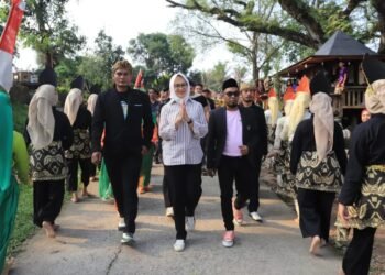 Pesta Rakyat Budaya Ngaruwat Bumi, Kehadiran Airin Rachmi Diany Disambut Gembira Warga