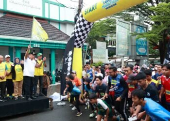 Road to Tangsel Marathon Berlanjut di Ciputat Timur, Benyamin Lepas Ribuan Peserta