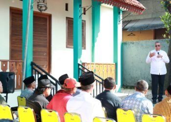 Benyamin Resmikan Balai Warga RW 05 Cireundeu