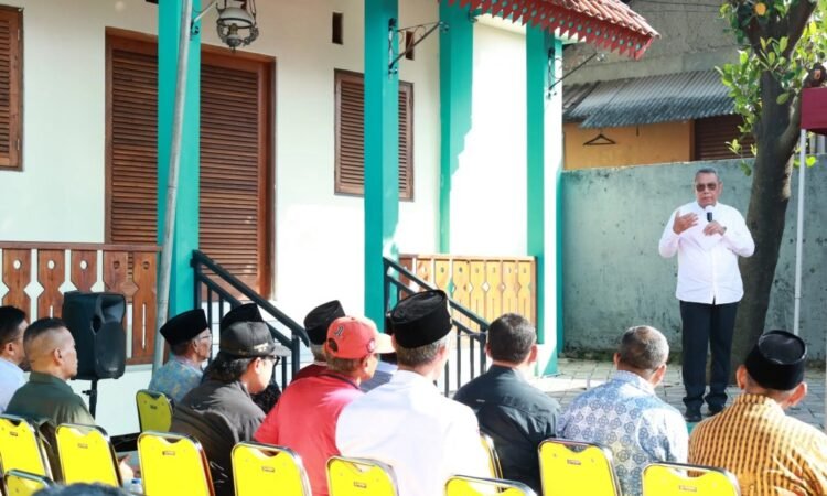 Benyamin Resmikan Balai Warga RW 05 Cireundeu