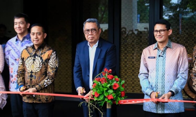 Benyamin Bersama Menparekraf Sandiaga Uno Resmikan Hotel Bintang 5 di Tangsel