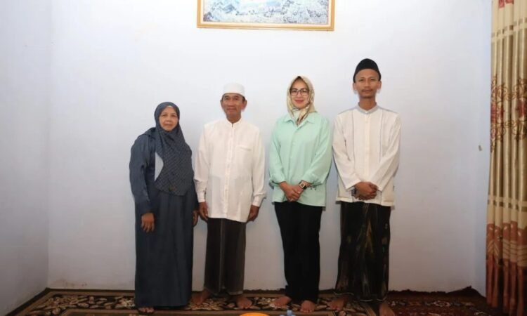 Airin Rachmi Diany Menyerap Nasehat Ulama Pandeglang