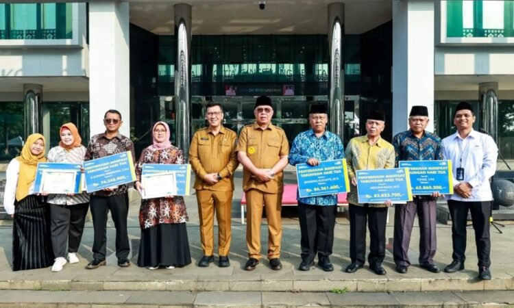 Apresiasi atas Dedikasinya, Benyamin Sampaikan Ucapan Terima Kasih ke ASN Purnabakti