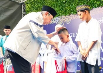 Benyamin Ajak Warga Bersama Ringankan Beban Anak Yatim Piatu di Lingkungan Sekitar