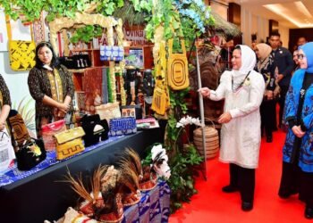 Ibu Iriana Apresiasi Produk Kriya Pelaku UMKM di Wilayah Papua