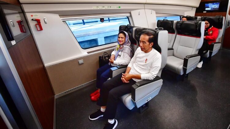 Naik Whoosh ke Bandung, Presiden dan Ibu Iriana akan Buka Piala Presiden 2024