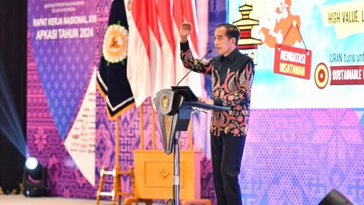 Presiden Jelaskan Tantangan Bangsa dan Upaya Penguatan Daya Saing Nasional pada Rakernas XVI APKASI