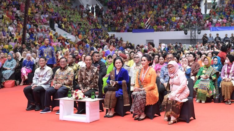 Presiden dan Ibu Iriana Hadiri Peringatan Hari Kebaya Nasional