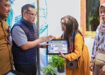 Rumahnya Dibedah Pemkot Jadi Layak, Sanisah Bagikan Kebahagiaannya di Hadapan Pilar