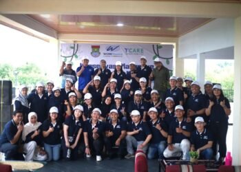 WOM Finance Tanam 1000 Pohon Mangrove di Pantai Tanjung Pasir