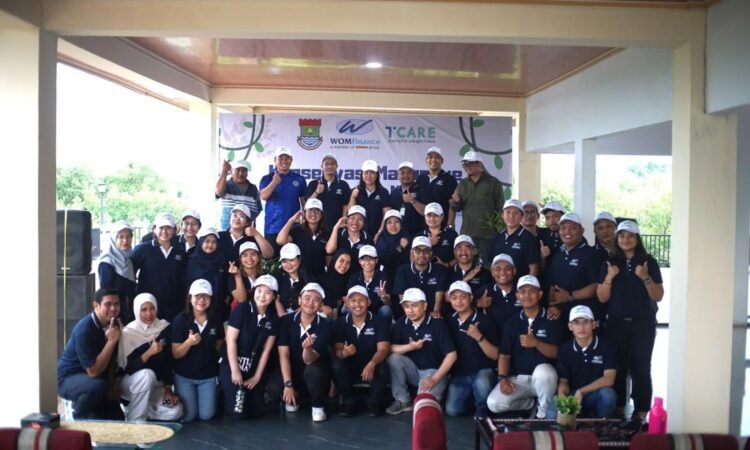 WOM Finance Tanam 1000 Pohon Mangrove di Pantai Tanjung Pasir