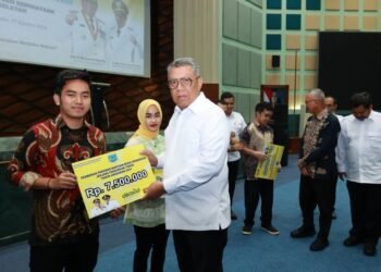 Antisipasi Mahasiswa Terjerat Pinjol, Benyamin: Pemkot Tangsel Berikan Bantuan Biaya Pendidikan Jenjang Perguruan Tinggi untuk Semester Akhir