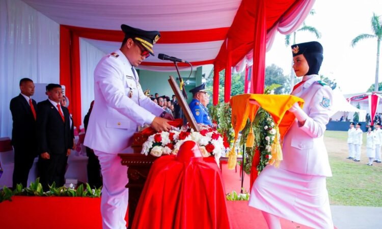 Berjalan Khidmat, Pilar Pimpin Upacara Penurunan Bendera HUT ke-79 RI di Tangsel