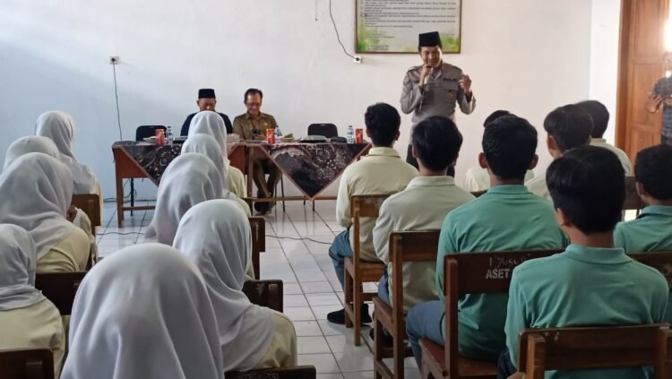 Cegah Penyebaran Paham Intoleran, Radikal dan Terorisme, Polda Banten Sambangi SMA Negeri 6 Kabupaten Pandeglang