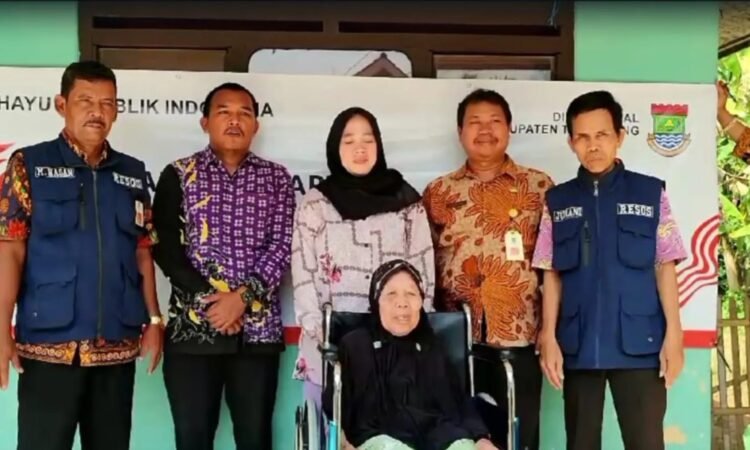 Dapat Bantuan Kursi Roda, Penyandang Disabilitas Berterima Kasih ke Pj Bupati Tangerang