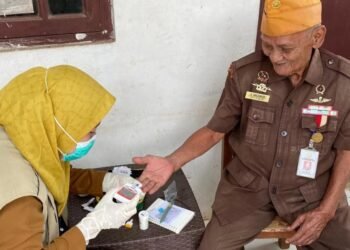 Lakukan Pemeriksaan Rutin Melalui Tim Ngider Sehat, Pemkot Tangsel Pastikan Kesehatan Veteran Terjaga