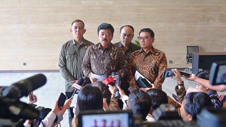 Menko Polhukam Hadi Tjahjanto Umumkan Penerima Tanda Jasa dan Kehormatan Jelang HUT Ke-79 RI