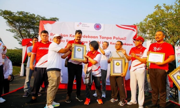 Pecahkan Rekor Dunia, Pilar Serahkan Penghargaan untuk Grup Band ABK I’M Star di CFD Bintaro