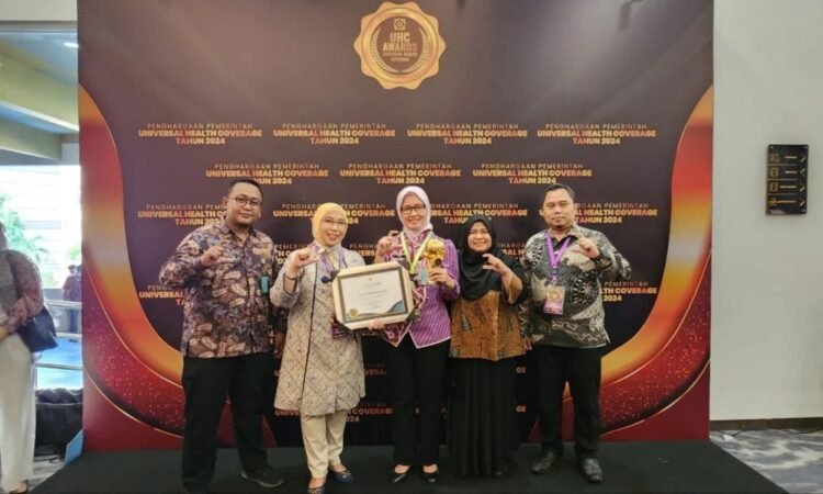 Pemerintah Kota Tangerang Selatan Raih Penghargaan Universal Health Coverage 2024 dari BPJS Kesehatan