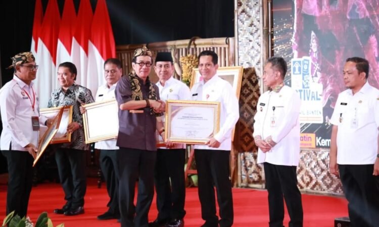 Pemkab Tangerang Raih Penghargaan Desa Sadar Hukum dari Menkumham