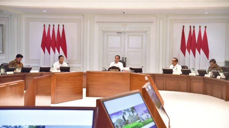Pimpin Ratas RAPBN 2025, Presiden Jokowi: Waspadai Risiko Ekonomi Global