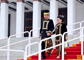 Pimpin Upacara di IKN, Presiden Jokowi Kenakan Baju Adat Nusantara Terinspirasi Kesultanan Kutai Kartanegara