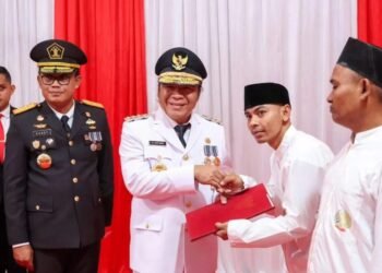 Al Muktabar Serahkan Remisi kepada Warga Binaan